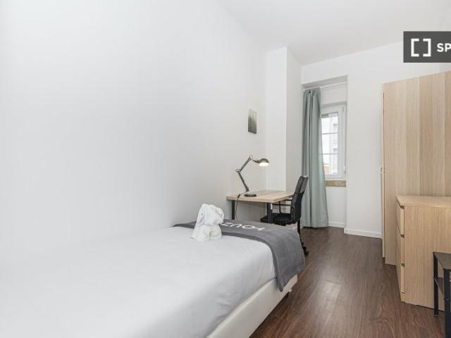 Quarto disponível para alugar em apartamento com 11 quartos em Lisboa
