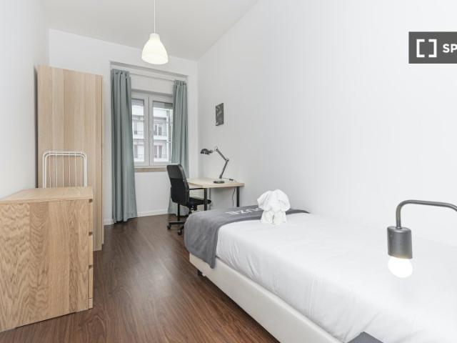 Quarto disponível para alugar em apartamento com 11 quartos em Lisboa