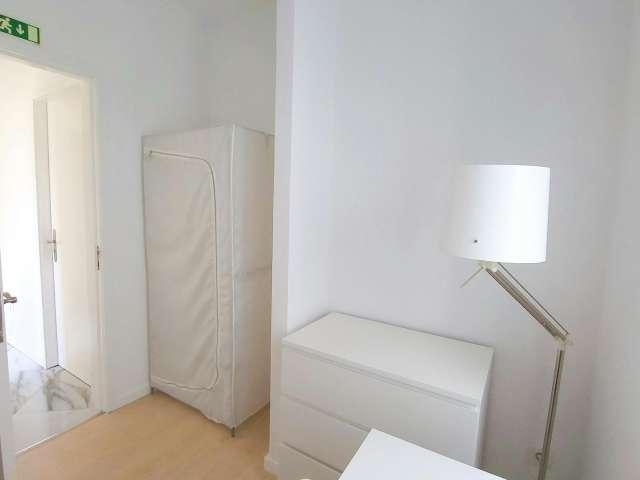 Quarto disponível para alugar em apartamento com 20 quartos em Gondomar, Porto