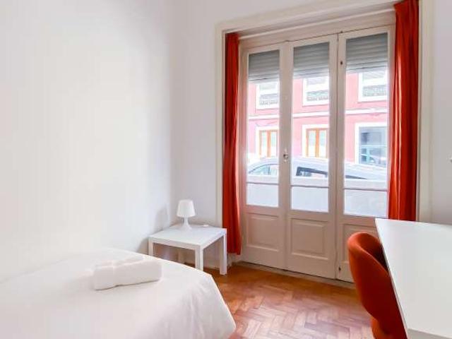 Quarto disponível para alugar em apartamento compartilhado com 6 camas em Lisboa