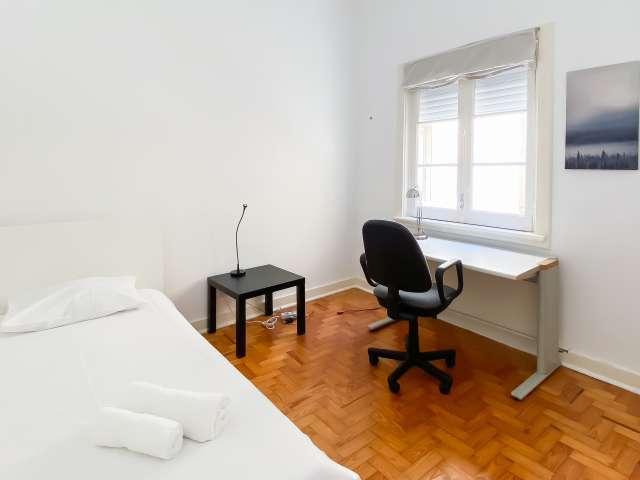 Quarto disponível para alugar em apartamento compartilhado com 6 camas em Lisboa
