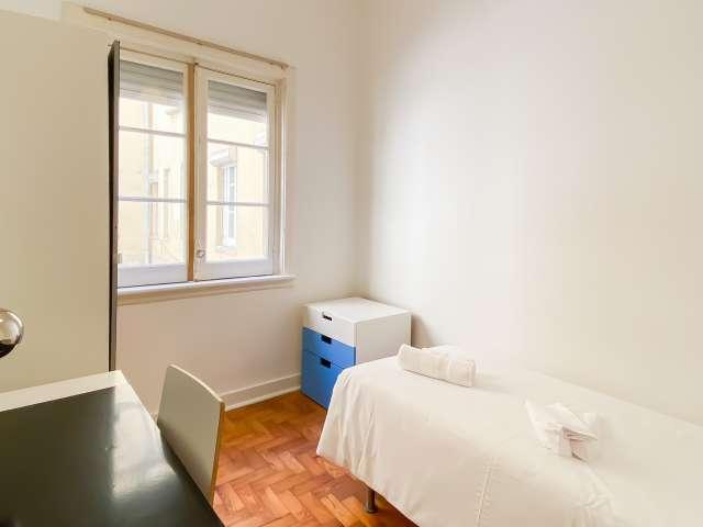 Quarto disponível para alugar em apartamento compartilhado com 6 camas em Lisboa