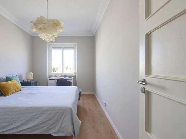Quarto disponível para alugar em apartamento compartilhado com 6 quartos em Lisboa