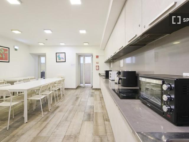 Quarto disponível para alugar em apartamento de 6 quartos em Lisboa