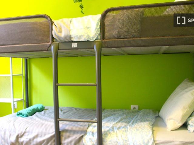 Quarto disponível para alugar em apartamento compartilhado com 6 quartos, Porto