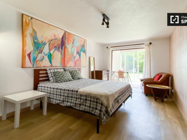 Quarto disponível para alugar em apartamento compartilhado com 7 quartos em Cascais