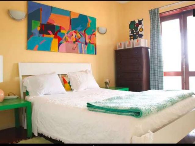 Quarto disponível para alugar em apartamento compartilhado com 7 quartos em Cascais