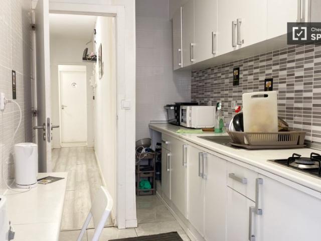 Quarto disponível para alugar em apartamento compartilhado com 7 quartos em Lisboa