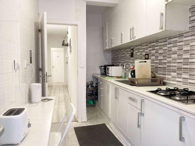 Quarto disponível para alugar em apartamento compartilhado com 7 quartos em Lisboa