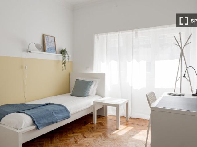 Quarto disponível para alugar em apartamento compartilhado com 8 quartos em Lisboa