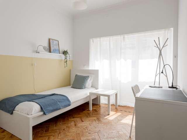 Quarto disponível para alugar em apartamento compartilhado com 8 quartos em Lisboa