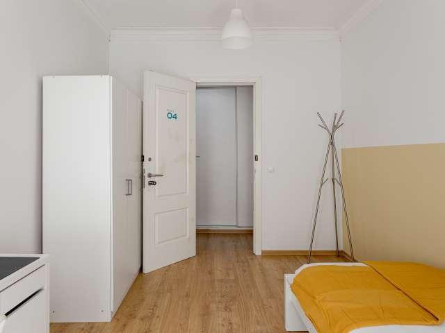 Quarto disponível para alugar em apartamento compartilhado com 8 quartos em Lisboa