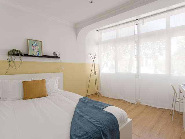 Quarto disponível para alugar em apartamento compartilhado com 8 quartos em Lisboa