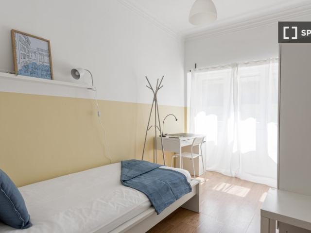 Quarto disponível para alugar em apartamento compartilhado com 8 quartos em Lisboa