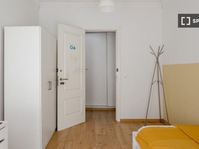 Quarto disponível para alugar em apartamento compartilhado com 8 quartos em Lisboa