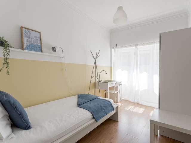 Quarto disponível para alugar em apartamento compartilhado com 8 quartos em Lisboa