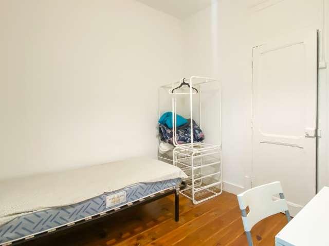 Quarto disponível para alugar em apartamento compartilhado com 8 quartos, Lisboa