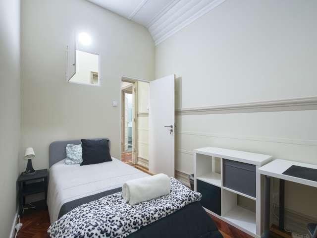 Quarto disponível para alugar em apartamento compartilhado com 9 camas em Lisboa