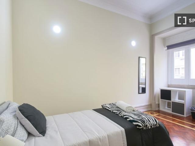 Quarto disponível para alugar em apartamento compartilhado com 9 camas em Lisboa