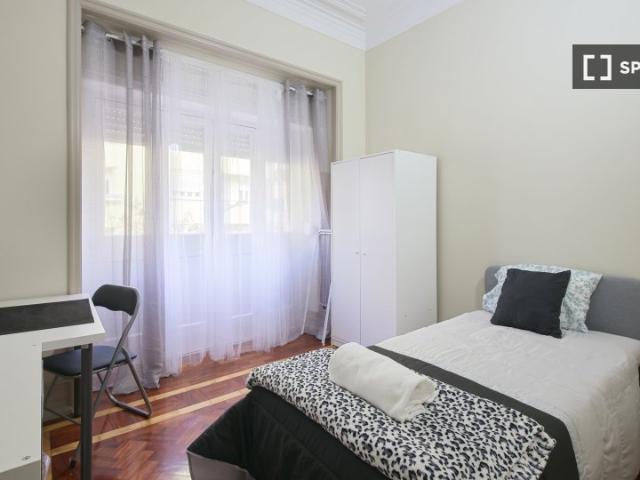 Quarto disponível para alugar em apartamento compartilhado com 9 camas em Lisboa