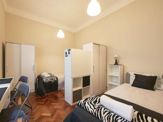 Quarto disponível para alugar em apartamento compartilhado com 9 camas em Lisboa