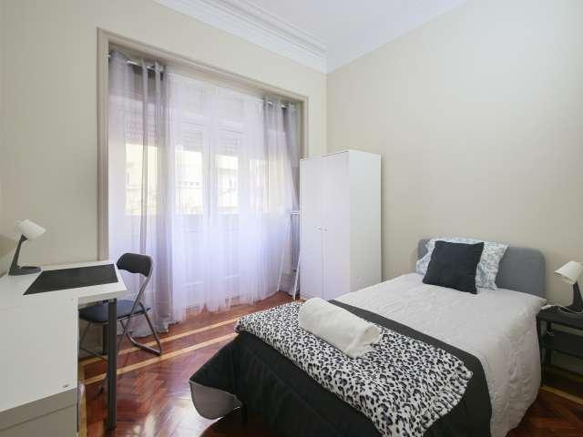 Quarto disponível para alugar em apartamento compartilhado com 9 camas em Lisboa