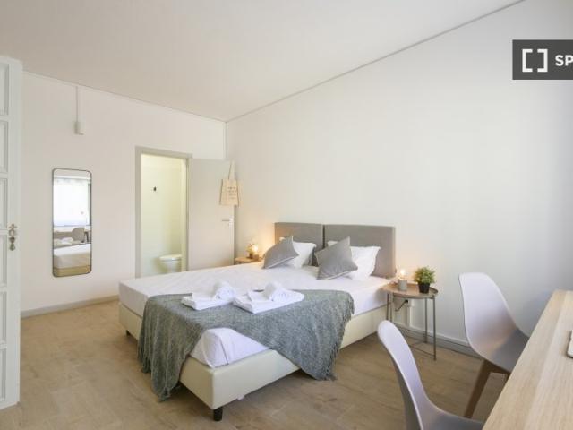Quarto disponível para alugar em apartamento compartilhado com 9 quartos em Lisboa