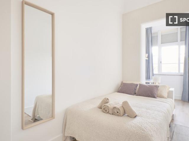 Quarto disponível para alugar em apartamento compartilhado com 10 quartos em Lisboa