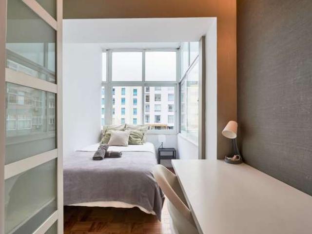 Quarto disponível para alugar em apartamento compartilhado com 10 quartos em Lisboa