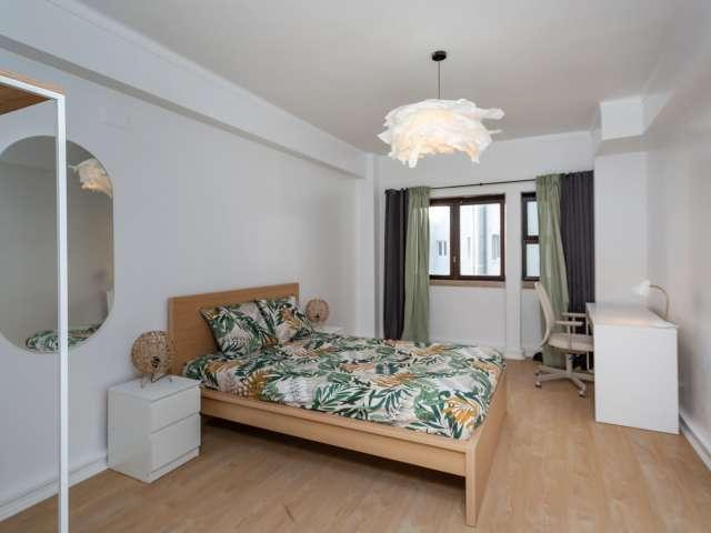 Quarto disponível para alugar em apartamento compartilhado com 10 quartos em Lisboa