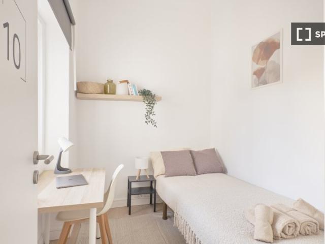 Quarto disponível para alugar em apartamento compartilhado com 10 quartos em Lisboa