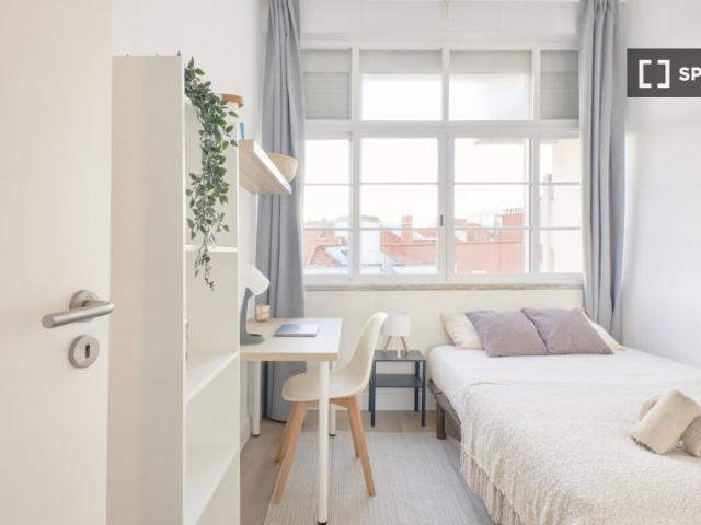 Quarto disponível para alugar em apartamento compartilhado com 10 quartos em Lisboa