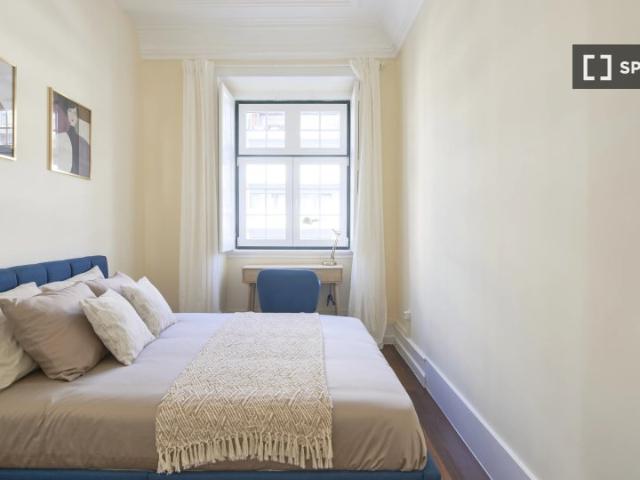 Quarto disponível para alugar em apartamento compartilhado com 10 quartos, Lisboa