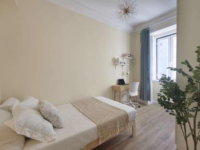 Quarto disponível para alugar em apartamento compartilhado com 10 quartos, Lisboa