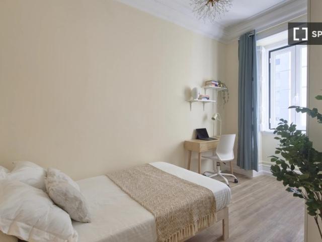 Quarto disponível para alugar em apartamento compartilhado com 10 quartos, Lisboa