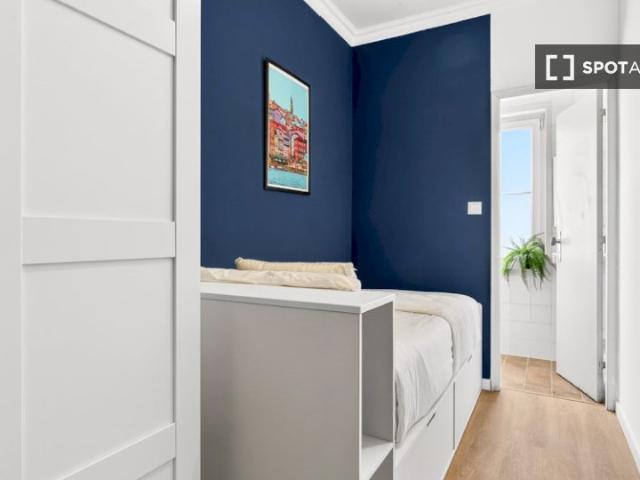 Quarto disponível para alugar em apartamento compartilhado com 10 quartos, Lisboa