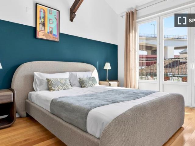 Quarto disponível para alugar em apartamento compartilhado com 10 quartos, Lisboa
