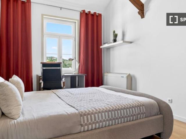 Quarto disponível para alugar em apartamento compartilhado com 10 quartos, Lisboa