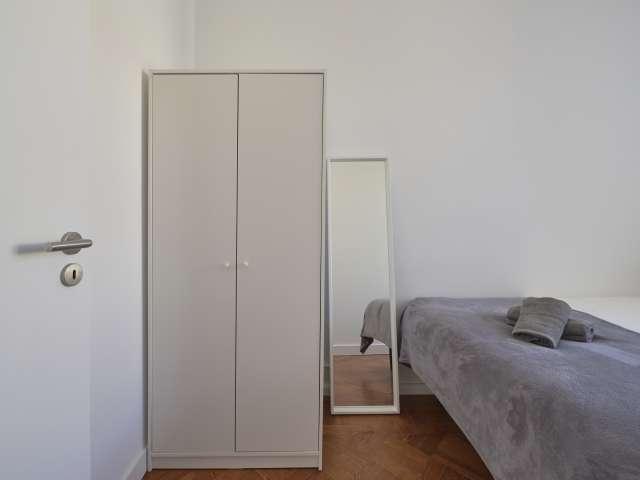 Quarto disponível para alugar em apartamento compartilhado com 12 quartos em Lisboa