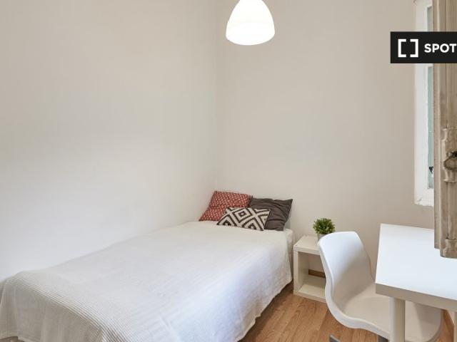 Quarto disponível para alugar em apartamento compartilhado com 12 quartos em Lisboa