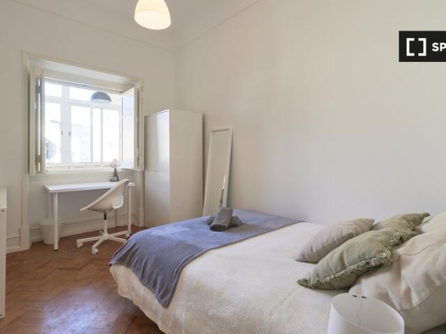 Quarto disponível para alugar em apartamento compartilhado com 12 quartos em Lisboa