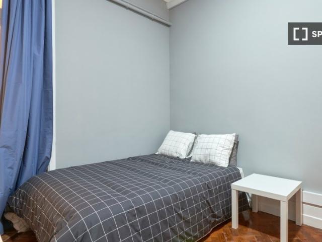Quarto disponível para alugar em apartamento compartilhado com 12 quartos, Lisboa