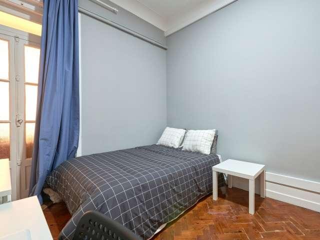 Quarto disponível para alugar em apartamento compartilhado com 12 quartos, Lisboa