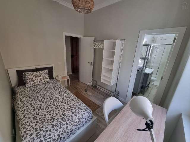 Quarto disponível para alugar em apartamento compartilhado de 2 quartos em Lisboa