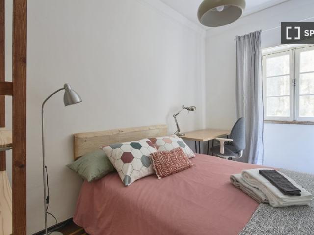 Quarto disponível para alugar em apartamento compartilhado de 4 quartos em Lisboa