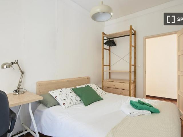 Quarto disponível para alugar em apartamento compartilhado de 4 quartos em Lisboa