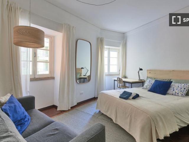 Quarto disponível para alugar em apartamento compartilhado de 4 quartos em Lisboa