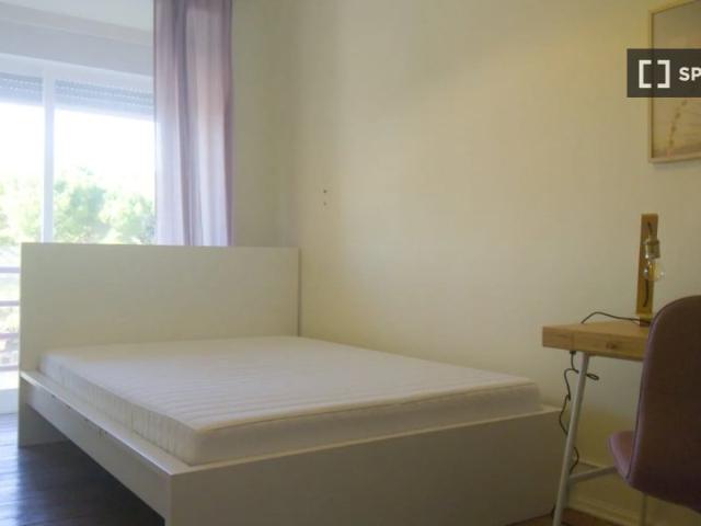 Quarto disponível para alugar em apartamento compartilhado de 4 quartos, Lisboa