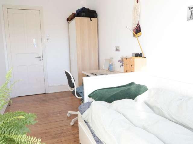 Quarto disponível para alugar em apartamento compartilhado de 4 quartos, Lisboa