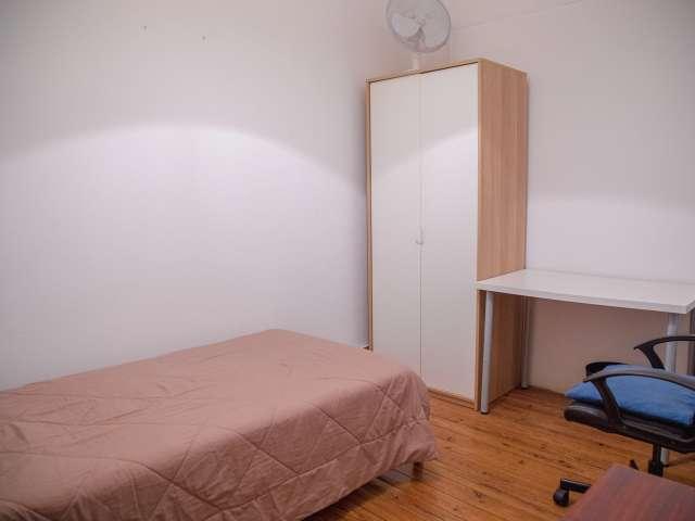 Quarto disponível para alugar em apartamento compartilhado de 4 quartos, Lisboa